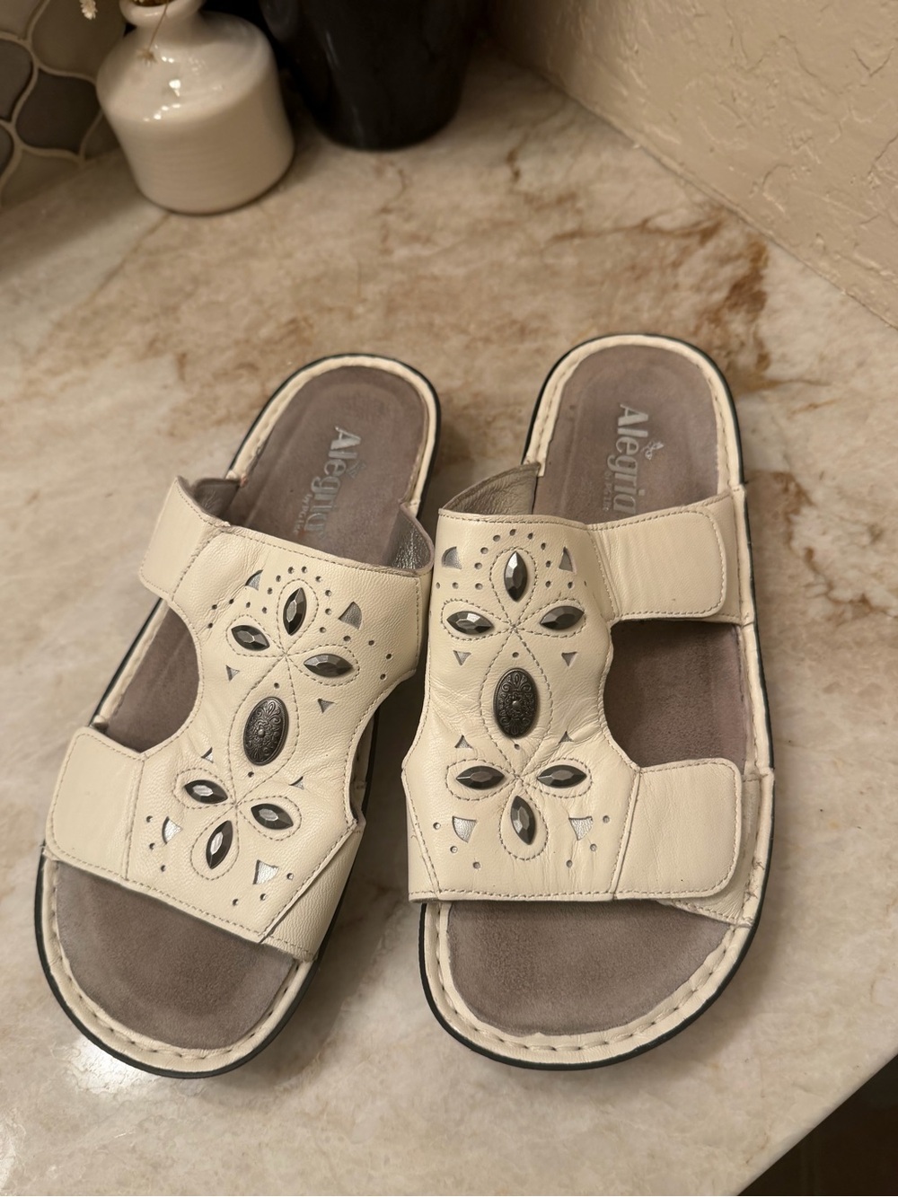 Alegria Vanna white leather sandals Sz 41 (10.5-11)